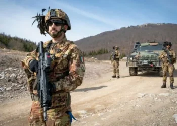 Ushtarët italianë të KFOR-it patrullojnë në jug të Kosovës