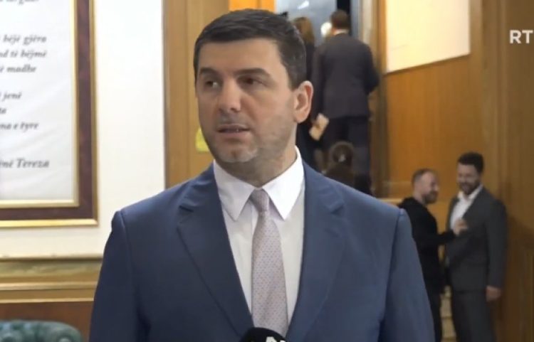 Krasniqi: Qe një muaj bllokadë, dëshirojmë zhbllokim