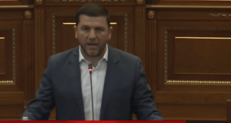 VV synon votimin e fshehtë, Krasniqi i kërkon Deharit të mos e shkel Kushtetutën, tensionohet situata