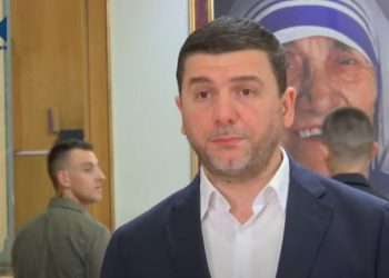 Krasniqi: Albulena Haxhiu s’i ka dhe s’do t’i ketë votat, rrugëdalja është të ndërrohet kandidatja