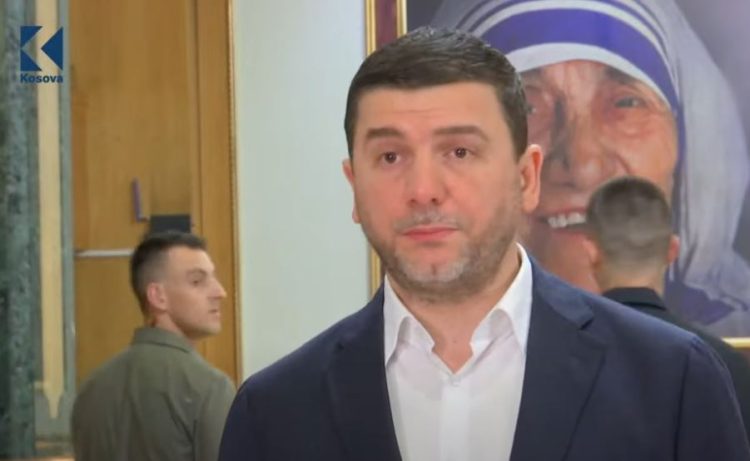 Krasniqi: Albulena Haxhiu s’i ka dhe s’do t’i ketë votat, rrugëdalja është të ndërrohet kandidatja