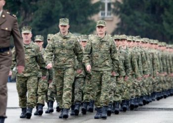 Ministria e Mbrojtjes kroate dërgon ftesa për regjistrim në evidencën ushtarake, prindërit e të rinjve shprehin shqetësim