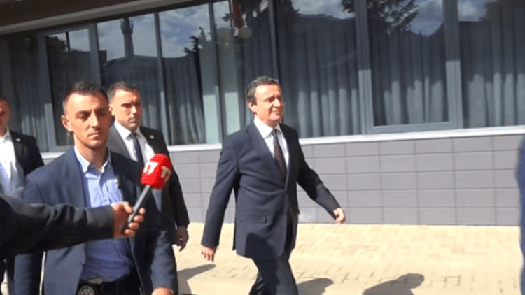 Tentativa e 15-të për konstituimin e Kuvendit, Kurti sërish kalon në heshtje para mediave