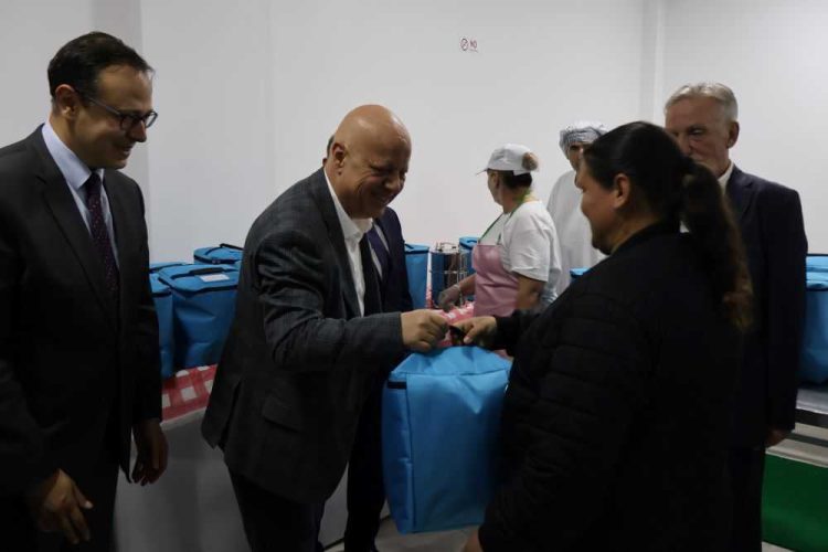 Hapet kuzhina popullore në Prishtinë ku do të ushqehen falas 200 persona në ditë (Foto)