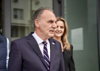 Limaj: Kosova nuk e ka luksin të mbetet kështu, momenti me i thirr përgjegjësisë