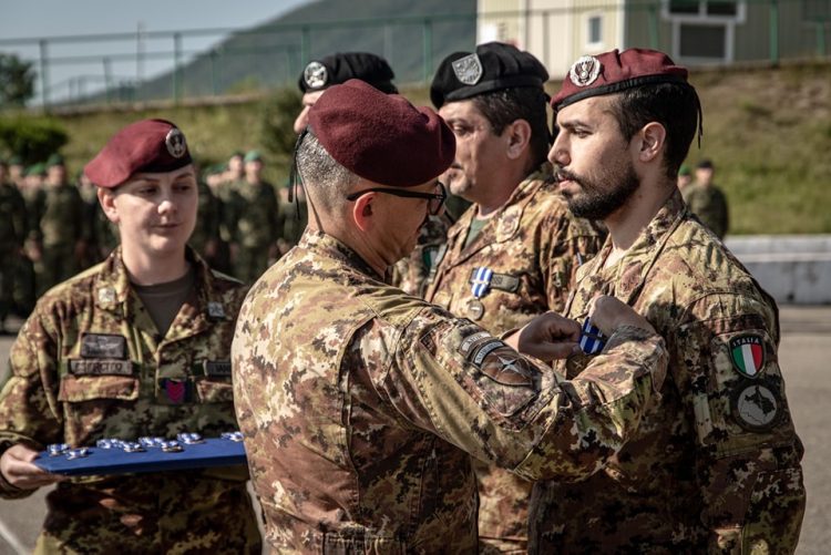 KFOR-i nderon me medalje ushtarët nga Italia, Kroacia dhe Maqedonia e Veriut