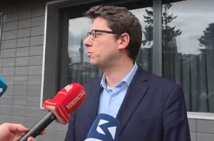 Murati thotë se opozita duhet ta ndryshojë mendimin e jo VV kandidaten!