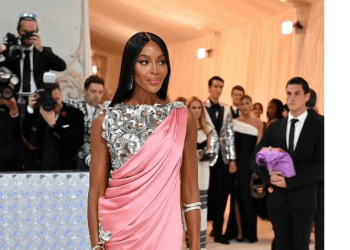 Naomi Campbell përjashtohet nga Met Gala pas përplasjes me kryeredaktoren e Vogue, Anna Wintour
