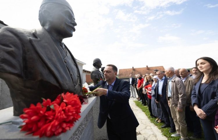 Nura: Nderime të larta për sakrificën e heronjve Tahir e Nebih Meha
