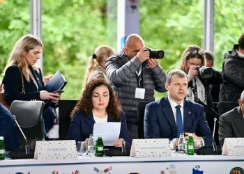 Osmani u kërkon liderëve të BE-së heqjen e masave të padrejta ndaj Kosovës: Po ndëshkohet vendi më proevropian
