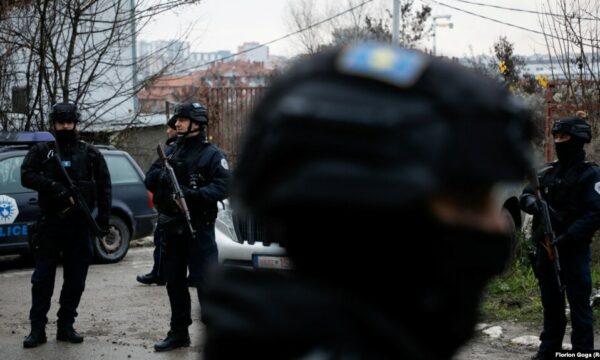 A*rrestohen dy të dyshuar për përçarje, pr*opagandim dhe shpërndarje të ideologjisë për organizata te*rroriste, policia jep detaje