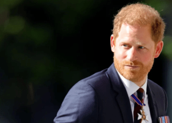 Princi Harry humb në Londër dhe troket në dyert e gabuara, pamjet e kamerave të sigurisë bëhen virale