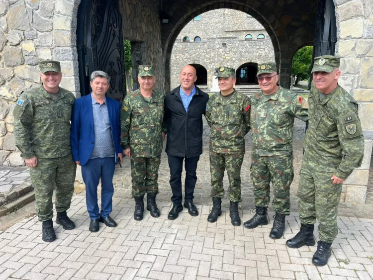 Haradinaj pret në Gllogjan delegacion nga Ushtria e Shqipërisë: Kosova në NATO, synim dhe garancë për stabilitet