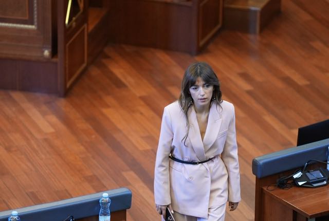 Kurti thotë se partitë duhet ta votojnë Haxhiun për ta testuar atë se a po mund ta bëjë Qeverinë
