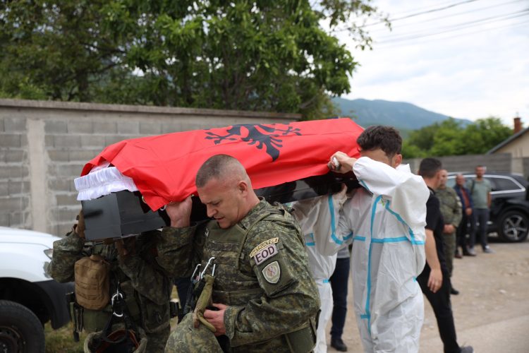 Fillon procesi i riva*rrosjes së dëshmorëve të Komunës së Istogut