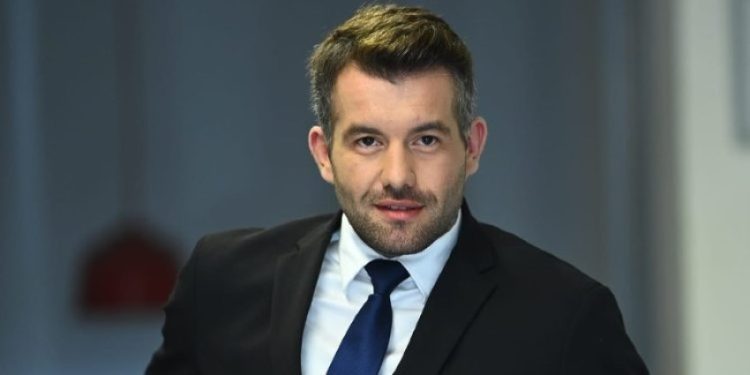 “Për besë, kjo është e pamundur…”, Rron Gjinovci reagon pas raportit: Mediat në Kosovë shpifin pa asnjë…