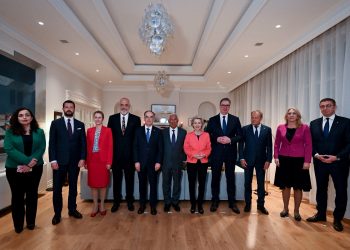 Von der Leyen publikon foton me liderët e BP6 në Tiranë