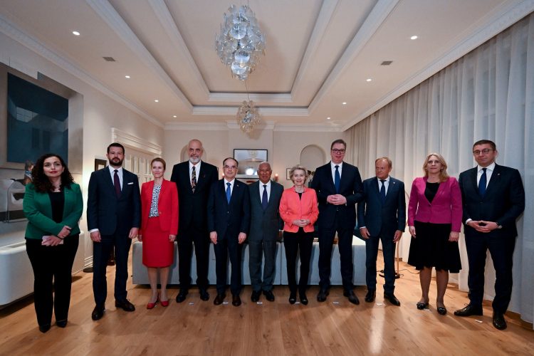 Von der Leyen publikon foton me liderët e BP6 në Tiranë