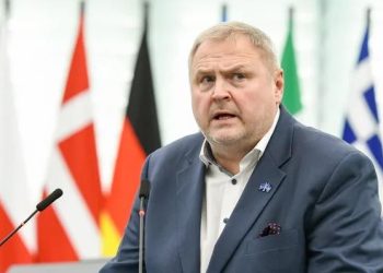 Eurodeputeti Terras kritikon ashpër Costën për vizitën në Beograd