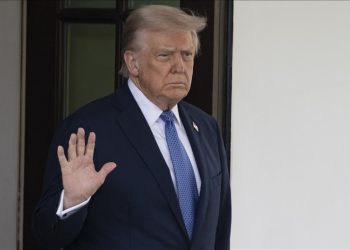 Lufta tregtare SHBA-Kinë: Trump i jep fund regjimit pa tarifa për importet kineze me vlerë të ulët