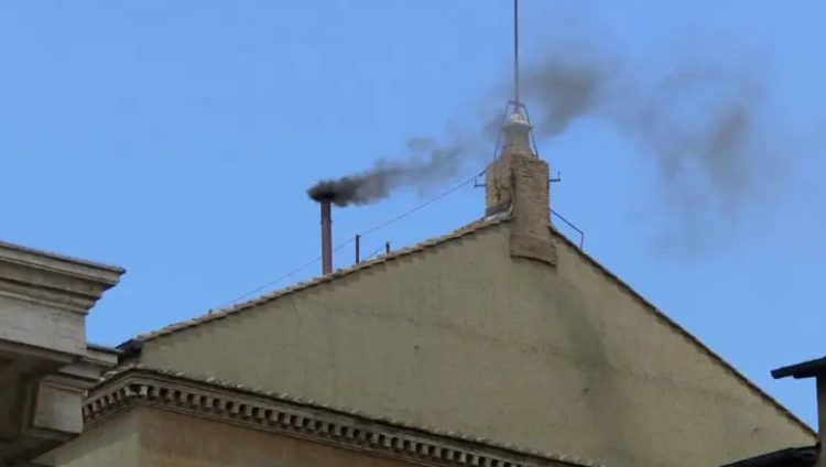 Tymi i zi në Vatikan, dështon dhe raundi i dytë i zgjedhjes së Papës së ri