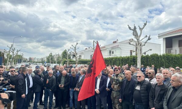 Sigurimi i Trendafilovas, xhiron veteranët e mbledhur para konferencës së saj