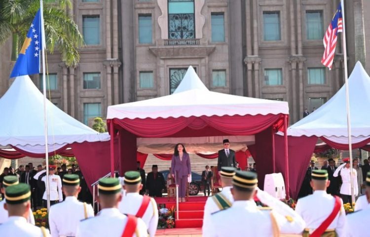 Presidentja Osmani publikon pamje nga pritja në Malajzi(Foto)