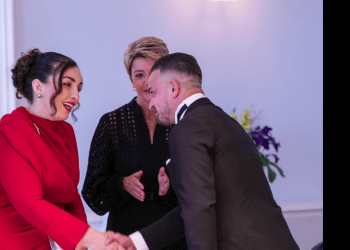 Presidentja Osmani në darkën shtetërore në Zvicër, takon mërgatën shqiptare dhe futbollistin Xherdan Shaqiri