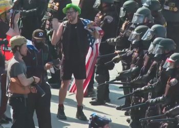 “Lu*ftë civile” në Los Angelos, Trump dërgon ushtrinë ndaj protestuesve pro emigracionit