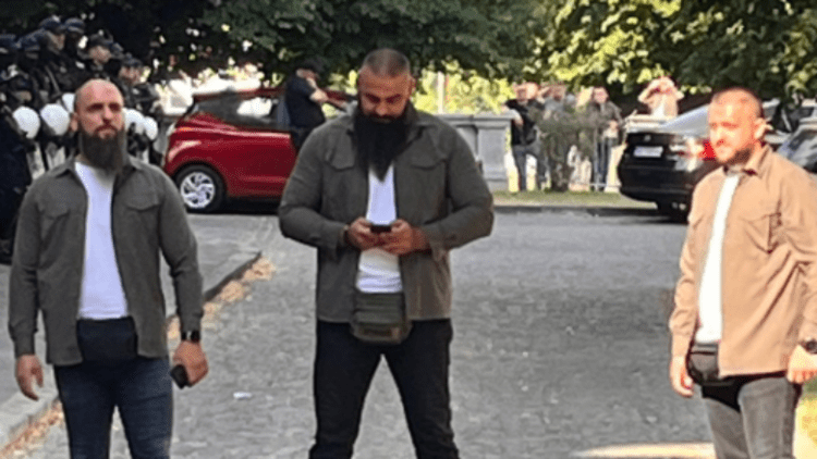 Musliu publikon videon e grupit të Radoiçiqit gjatë protestave në Serbi