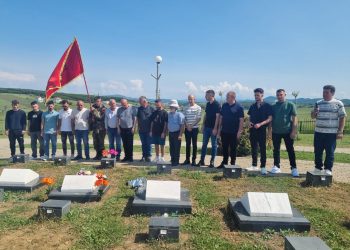 Bëhen homazhe për dë*shmorët në Marinë dhe Tërstenik të Drenasit