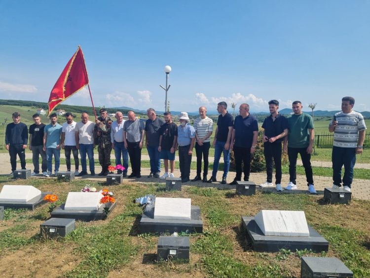 Bëhen homazhe për dë*shmorët në Marinë dhe Tërstenik të Drenasit