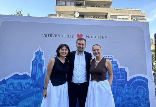 Aktivistet e VV’së paralajmërojnë kandidaturën e Çekut, ia gjejnë edhe një slogan: Hajr Prishtinës