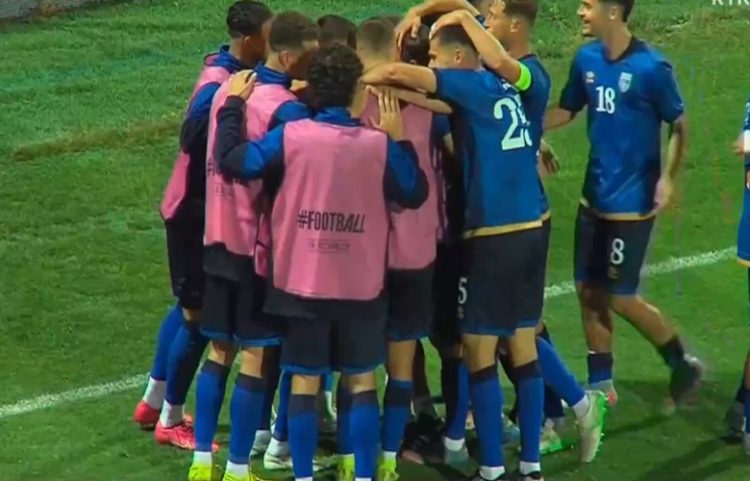 Kosova mposht bindshëm Komoret