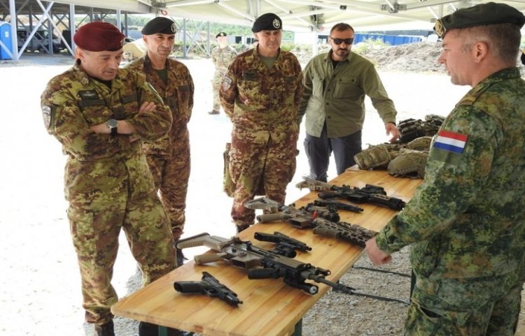 Barduani viziton Batalionin e Inteligjencës së KFOR-it