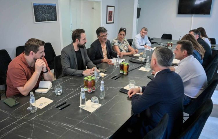 Takimi i OJQ-ve me LVV-në, diskutohet kriza politike dhe institucionale