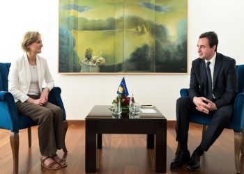 Kurti takon shefen e IOM-it, diskutojnë për mbështetjen ndaj komuniteteve