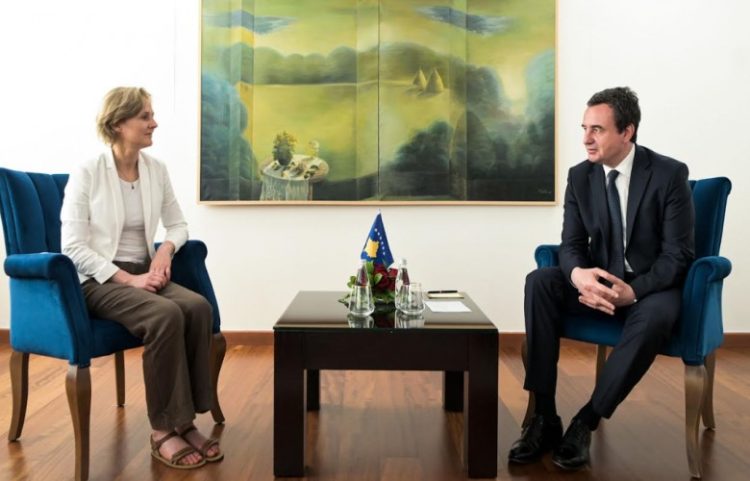 Kurti takon shefen e IOM-it, diskutojnë për mbështetjen ndaj komuniteteve