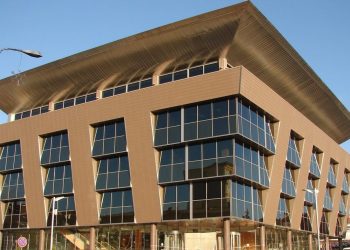 Përplasje nga distanca mes MASHTI-t e Institutit Albanologjik