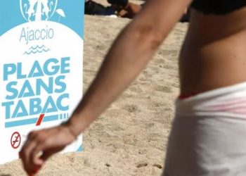 Franca ndalon pirjen e duhanit në plazhe, parqe dhe stacione autobusësh