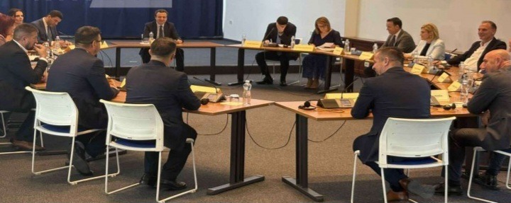 Fillon takimi i Kurtit me liderët e partive parlamentare