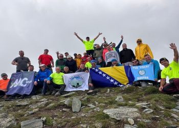 Alpinistë nga Mostari pushtojnë majat më të larta të Kosovës