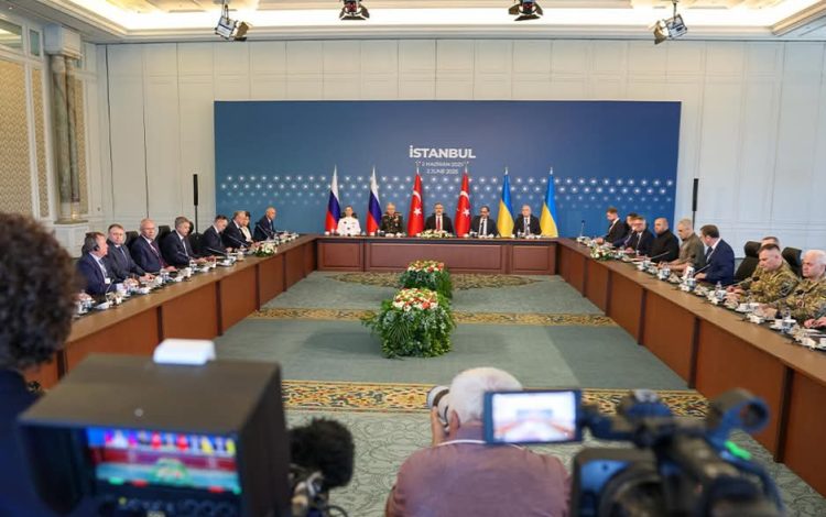 Përfundon takimi trepalësh Turqi-Ukrainë-Rusi që synon t’i japë fund lu*ftës Rusi-Ukrainë