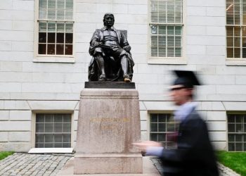 Gjykata pezullon sërish dekretin e Trumpit për ndalimin e hyrjes së studentëve të huaj në Harvard