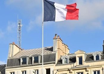 Franca shpërbën një grup antifashist dhe një të ekstremit të djathtë