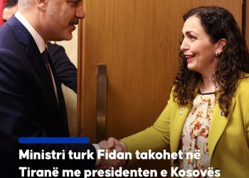Ministri turk Fidan takohet në Tiranë me presidenten e Kosovës