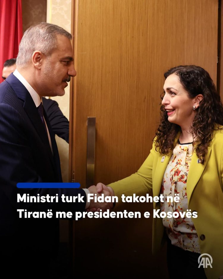 Ministri turk Fidan takohet në Tiranë me presidenten e Kosovës