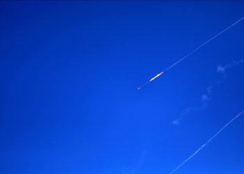 Irani lëshon paralajmërim evakuimi për selinë e transmetuesit izraelit Channel 14