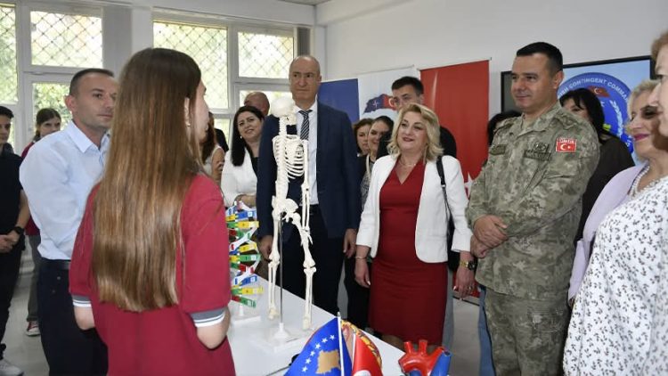 Ushtria turke vazhdon të mbështesë arsimin në Kosovë