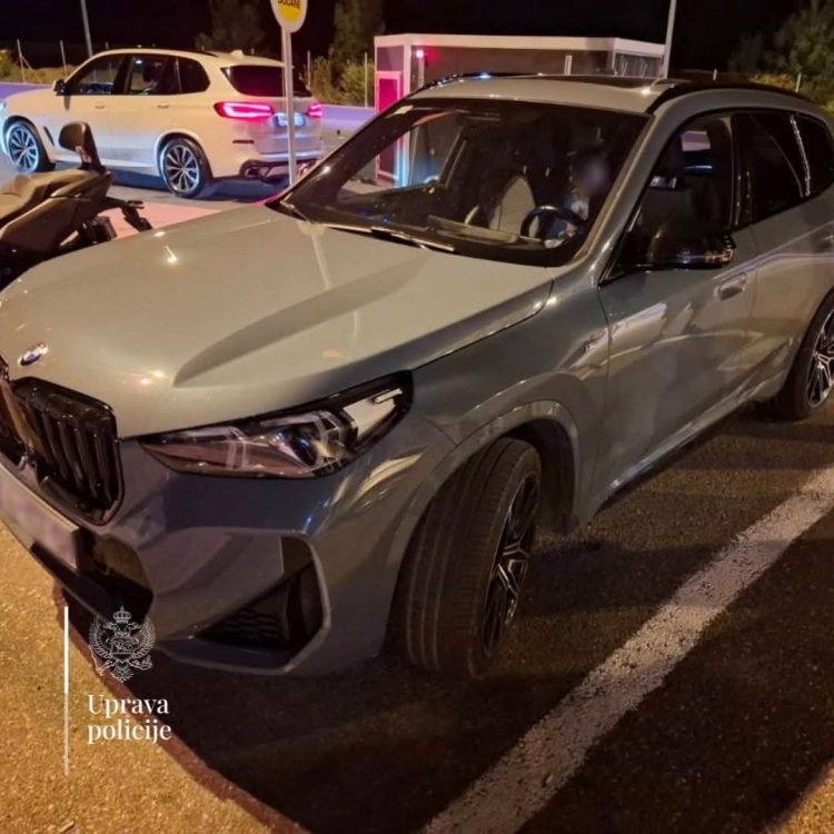 Policia malazeze sekuestron veturë në kufi me Shqipërinë, e drejtonte një shtetase e Kosovës